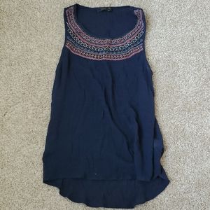 Lightweight tank with beautiful stitching